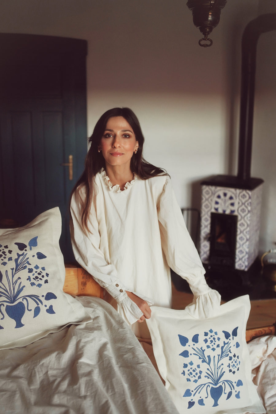 Față de pernă decorativă VAZĂ CU FLORI albastră 50x50