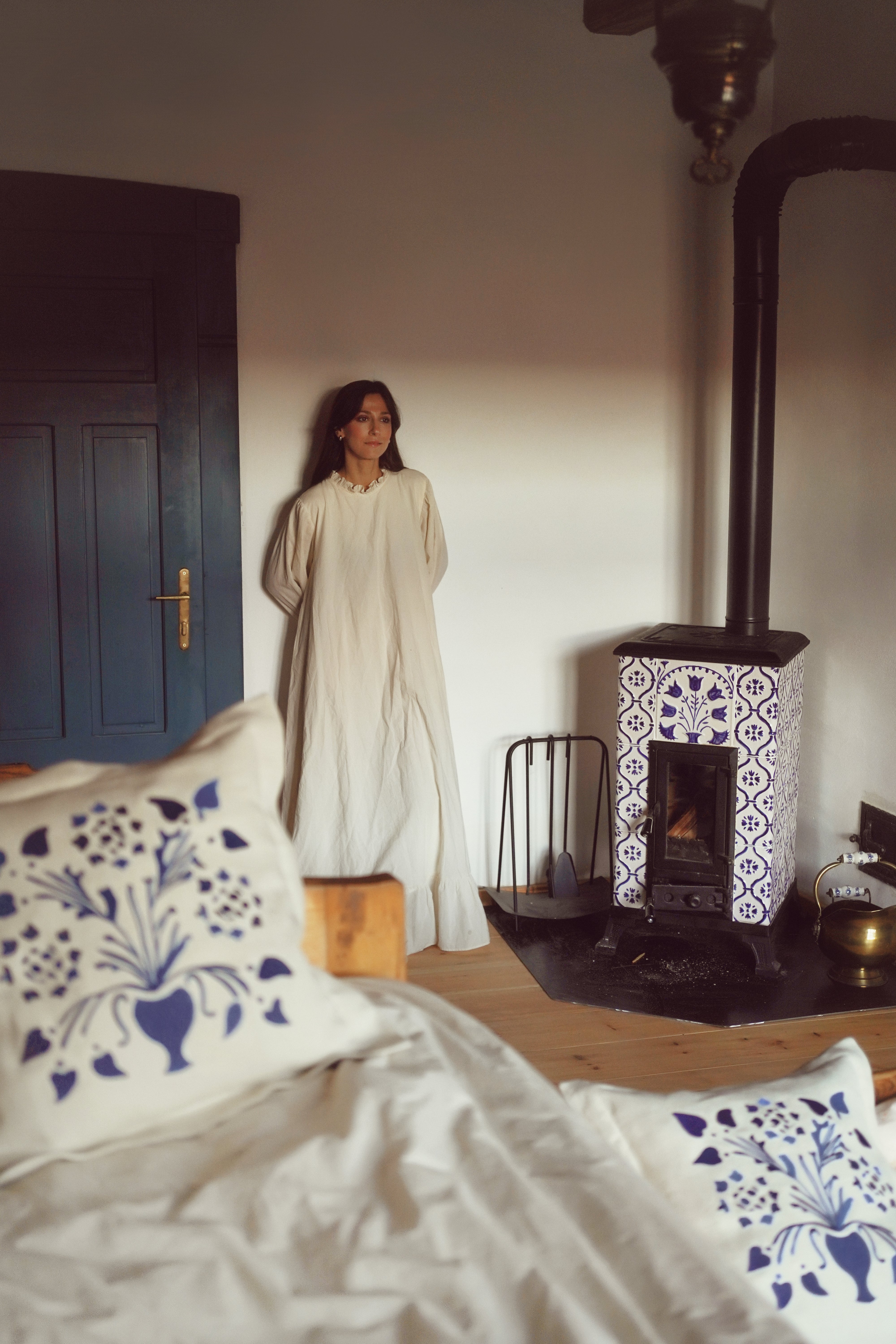 Față de pernă decorativă VAZĂ CU FLORI albastră 50x50