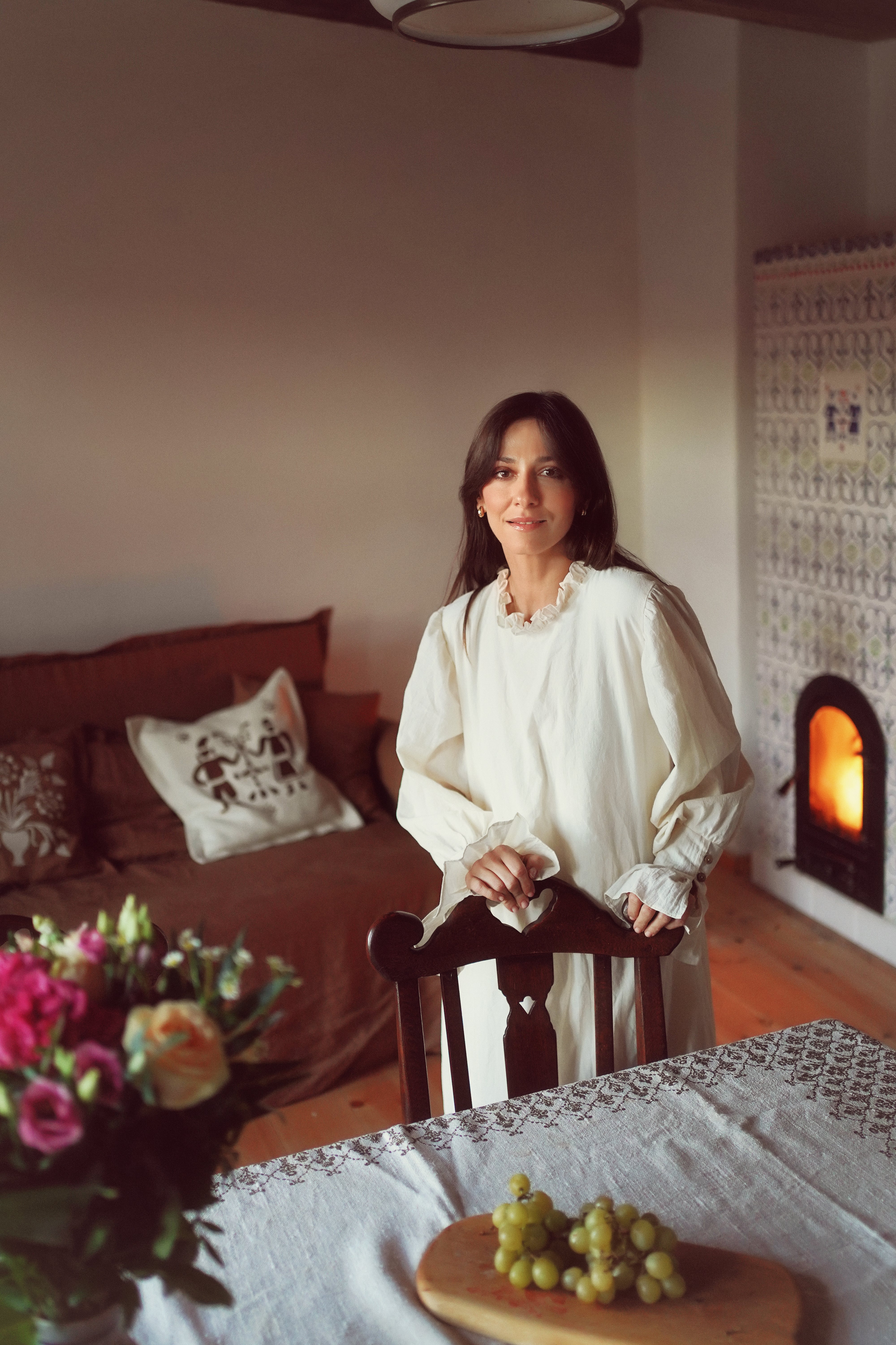 Pernă decorativă VAZĂ CU FLORI albă 50x50